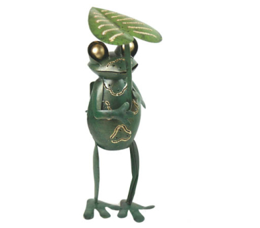 Beeld metaal kikker staand houd blad vast