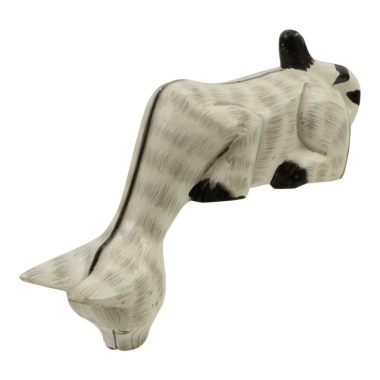 Beeld hout kat kijkt naar beneden grijze vlekken M