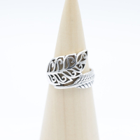 Ring zilver Mt. 8/57 Veer en bloem RB136