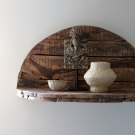 Houten ornament bewerkt op standaard